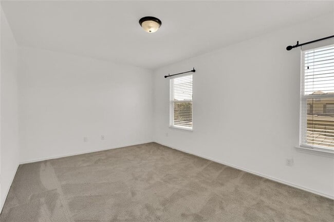 Building Photo - 900 Sawbuck Dr