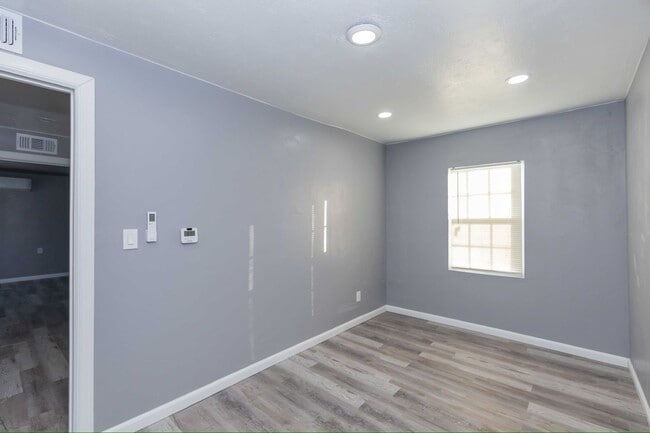 Building Photo - Redone 2/1