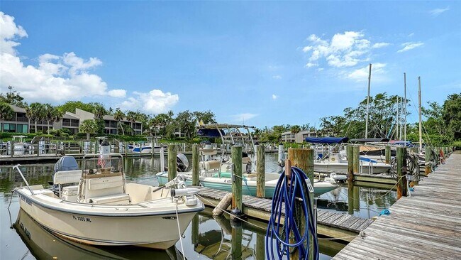 Building Photo - 1611 Clower Creek Dr