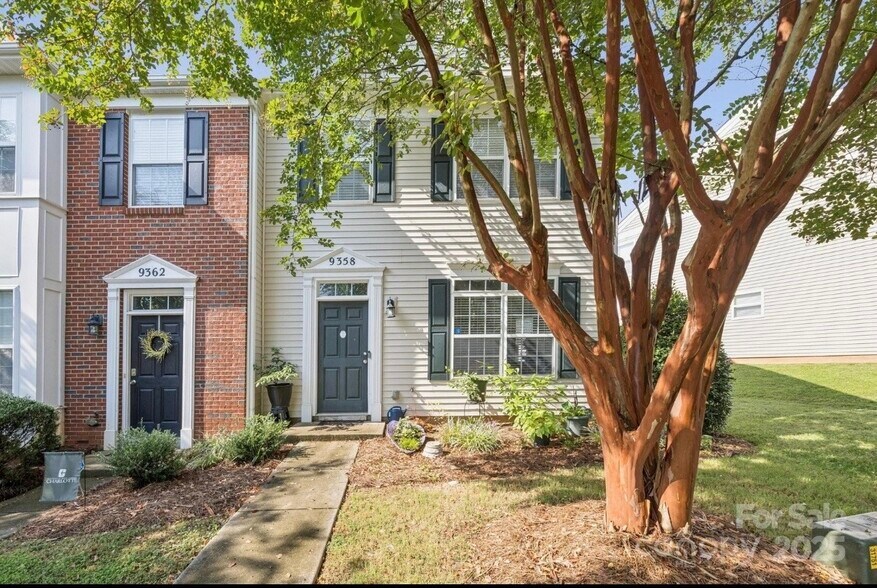 Building Photo - 9358 Greenheather Dr