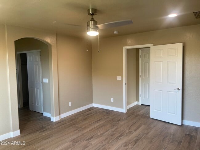 Building Photo - 15433 W Mercer Ln