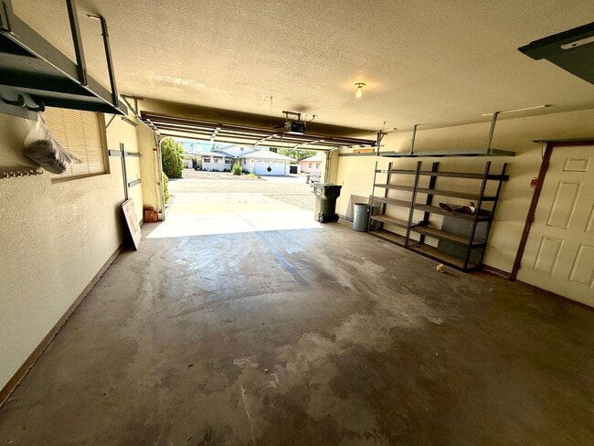 Building Photo - Spacious 3BR Cul-de-Sac Home with Bonus Room, New Carpet & Split Floor Plan!