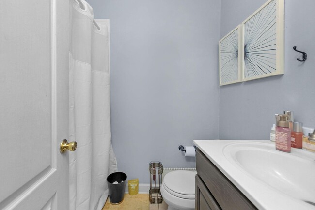 Building Photo - 326 Goldenrod Ct