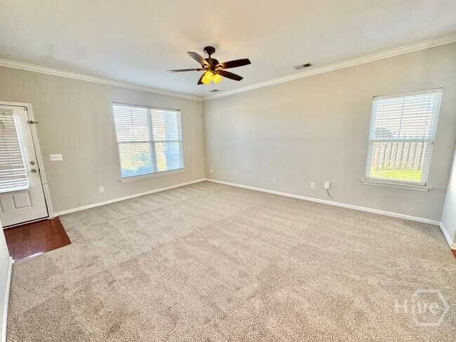 Building Photo - 290 Willow Oak Dr