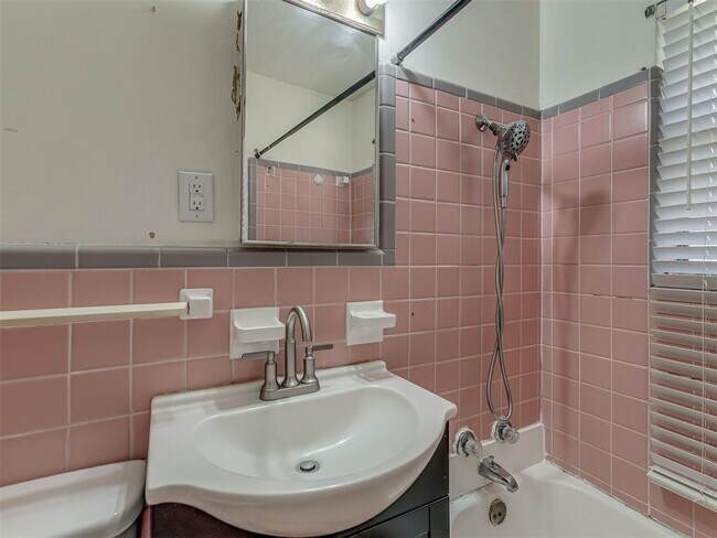 Building Photo - 3801 NW 51st St