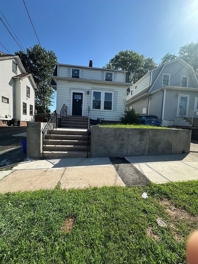 Building Photo - 543 3rd Ave