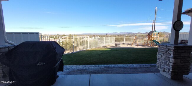 Building Photo - 900 W Hermosa Dr