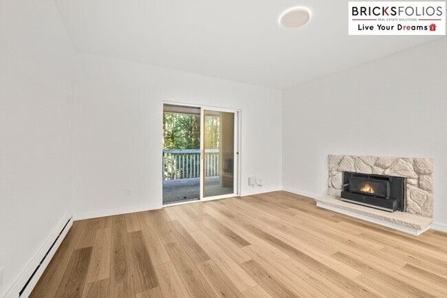 Building Photo - Live Steps from Microsoft | Stylish 2BR Condo with Fireplace & Parking