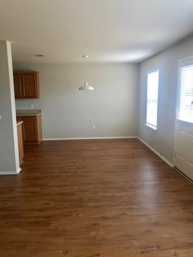 Building Photo - GREAT HOME! GREAT LOCATION