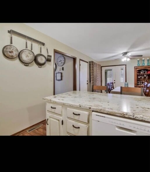 Building Photo - 702 S Taylor St