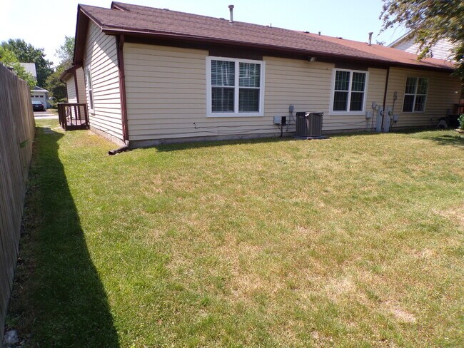 Building Photo - 1823 Shetland Rd