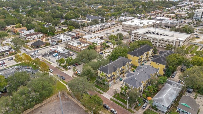 Building Photo - 28 W Esther St