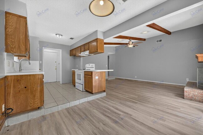 Building Photo - 2913 Green Ridge St