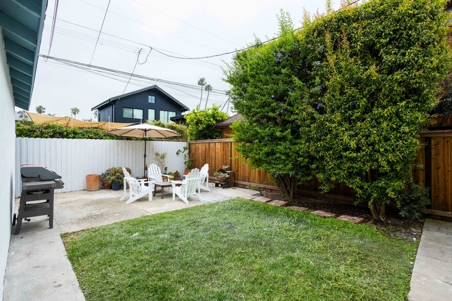Backyard - 810 Crestmoore Pl