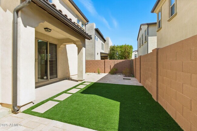 Building Photo - 1935 S Follett Way