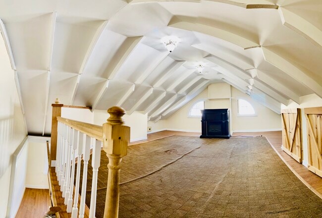 Building Photo - 1422 Markley St