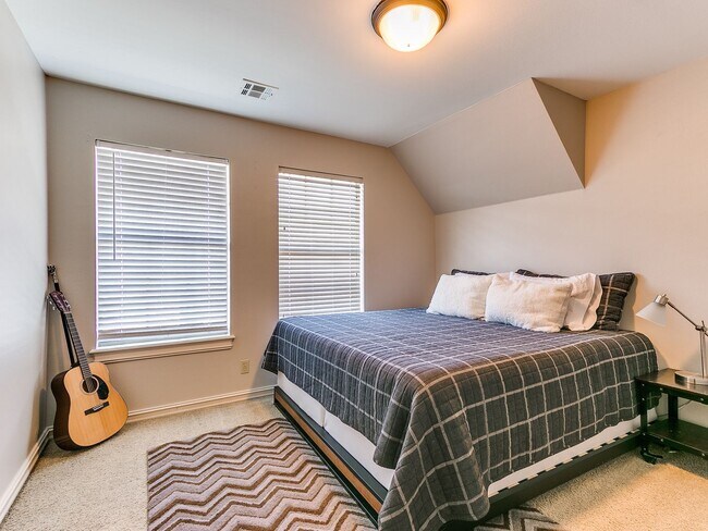 Building Photo - Gorgeous 2 Story Home In Bixby Schools!