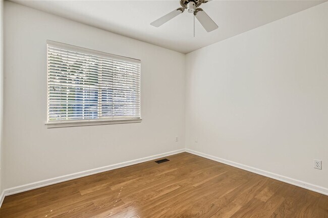 Building Photo - Spacious 4-Bedroom Home in Kenmore | Private Greenbelt Setting + Landscaping Included