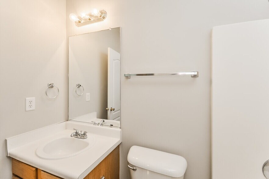 Building Photo - 2331 Temple View Ct