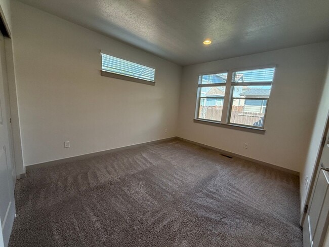 Building Photo - Newer 3 Bed/2 Bath Construction on Bend's Eastside - Cessna Drive