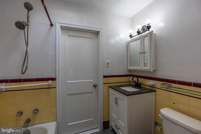 Building Photo - 1150 Devereaux Ave