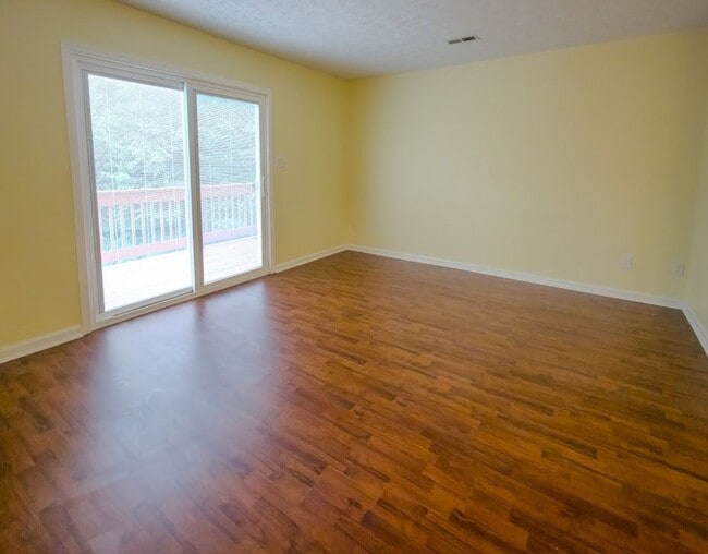 Building Photo - 650 Shadywood Ln