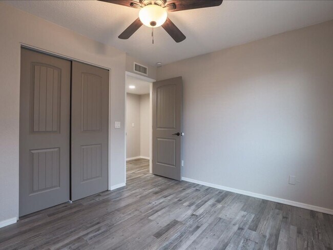 Building Photo - Spacious 4 Bedroom 2 Bathroom home with Private Pool & Arizona Room!