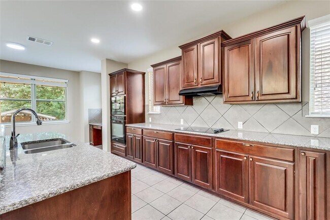 Building Photo - 401 Silver Trail