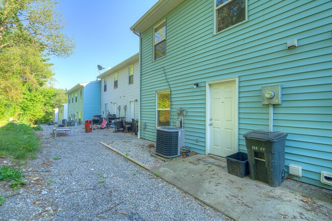 Building Photo - 135 Clover Valley Cir