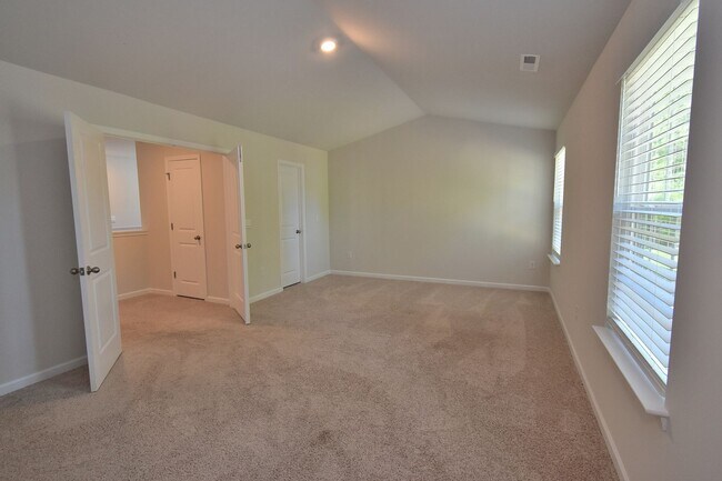 Building Photo - 163 Rosemount