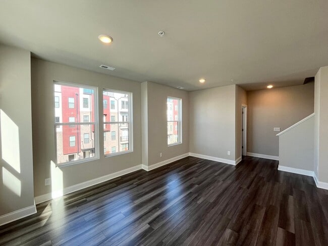 Building Photo - **OFFERING FIRST MONTH'S RENT FREE, $200 MOVE IN PROMOTION & REFUNDABLE APPLICATION FEES** New Co...