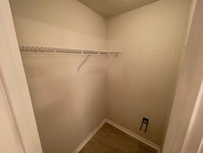 Building Photo - 8562 Vehlin Ct