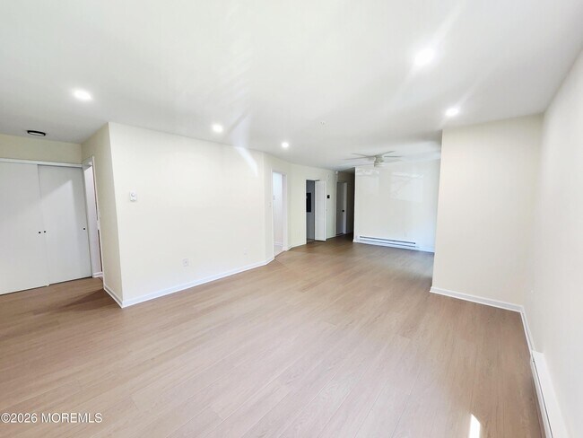 Building Photo - 26 Meadow Green Cir