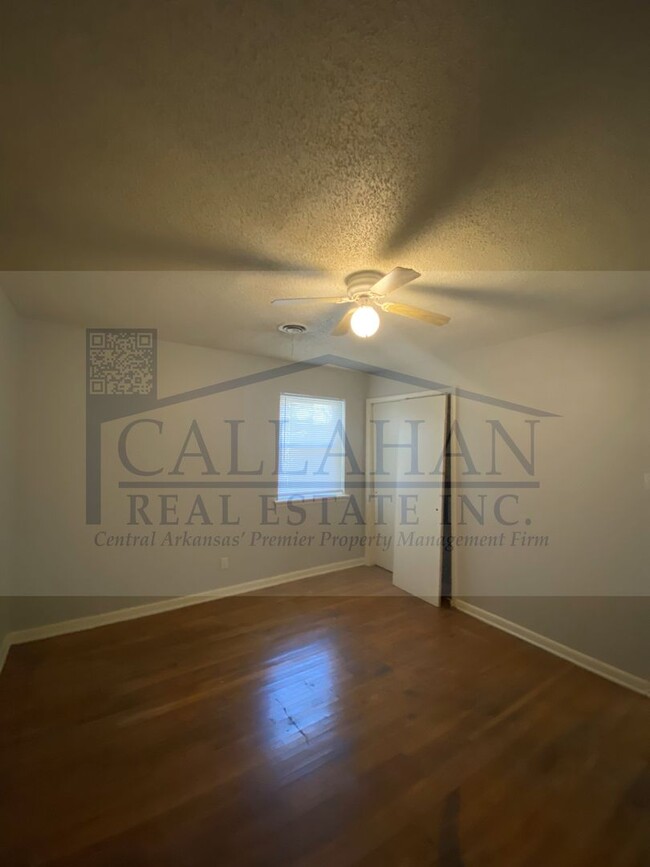 Building Photo - 2 Bedroom Duplex in NLR