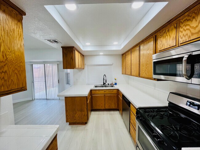 Building Photo - 1532 Michelle Ave