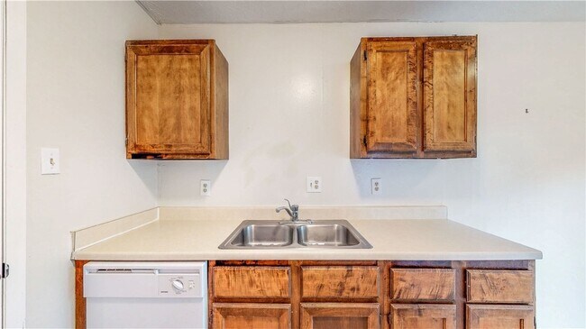 Building Photo - 1002 Verde Dr