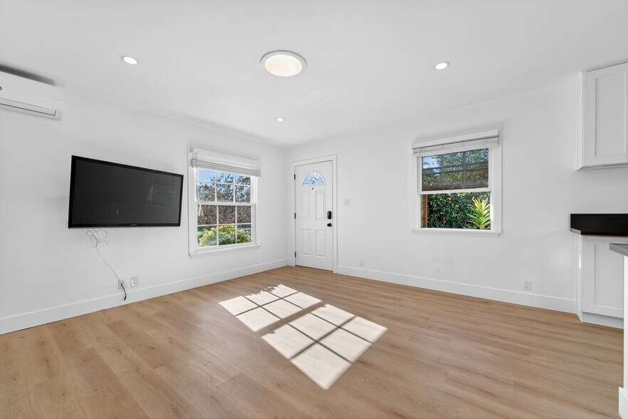 Building Photo - 6009 W 85th Pl