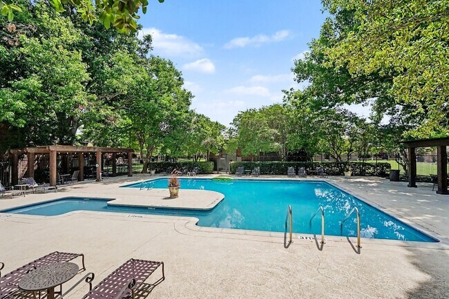 Building Photo - 12368 Montego Plaza