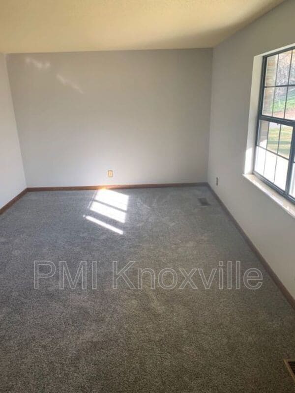 Building Photo - 1452 Buxton Dr