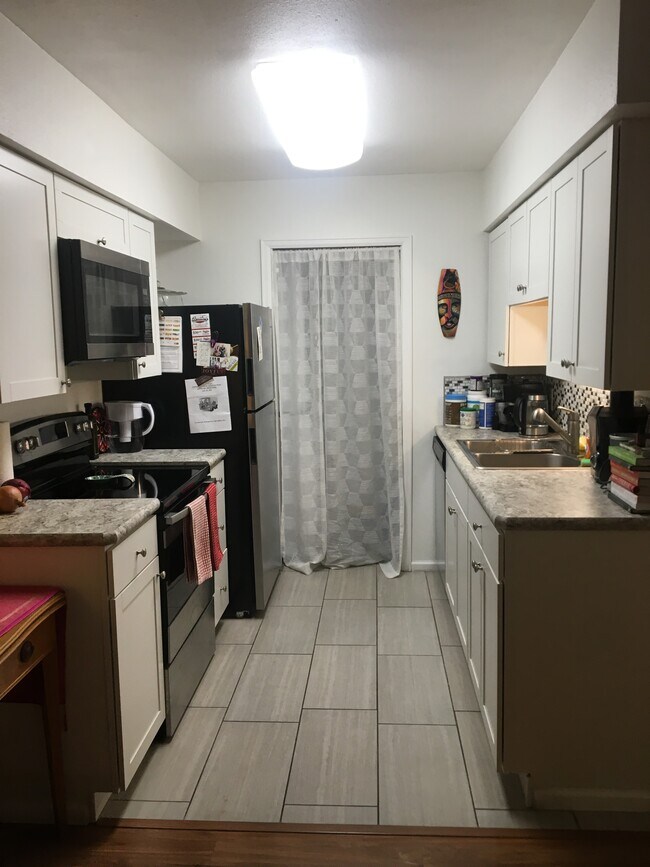 Building Photo - 1825 Kendall St