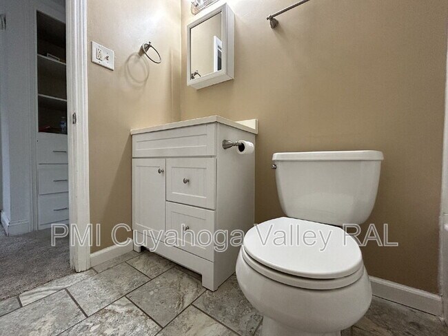 Building Photo - 2364 Suncrest Dr