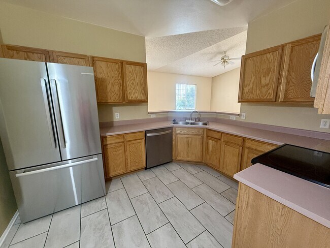 Building Photo - 7070 Mountain Creek Grove