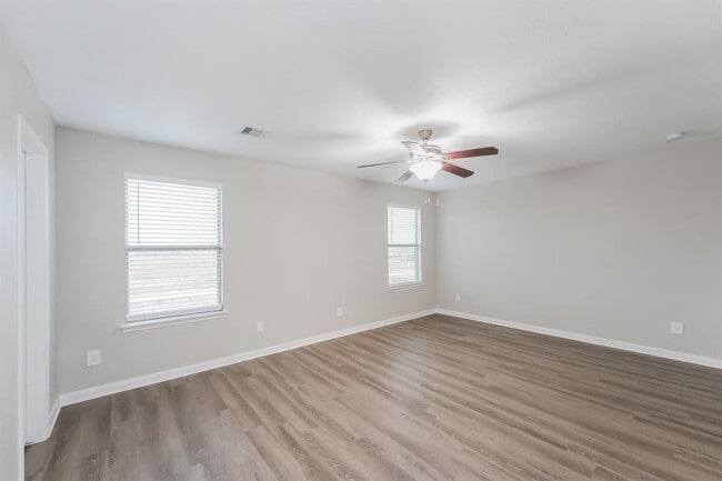 Building Photo - 26123 Flinton Dr