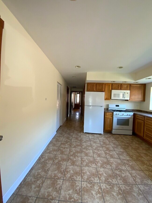 Building Photo - 3116 N Elston Ave