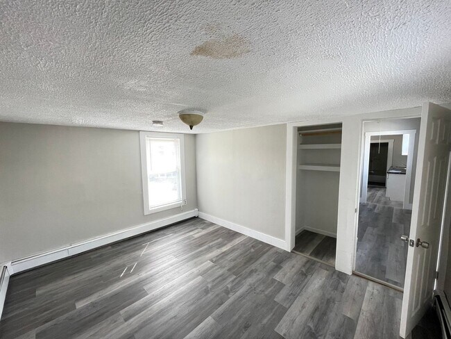 Building Photo - 336 Amherst St