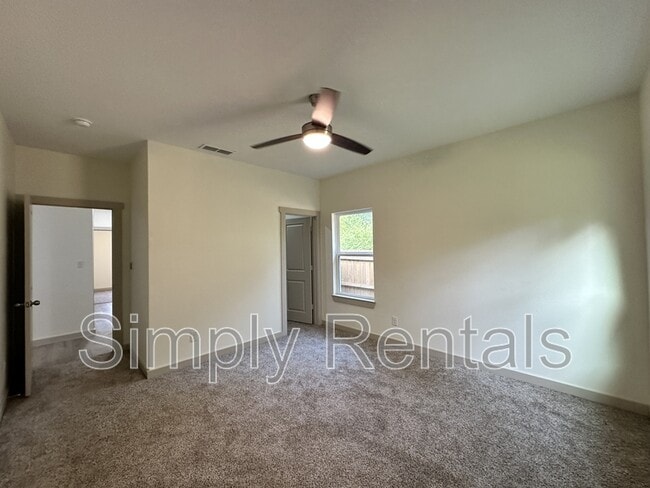 Building Photo - 107 Ross St