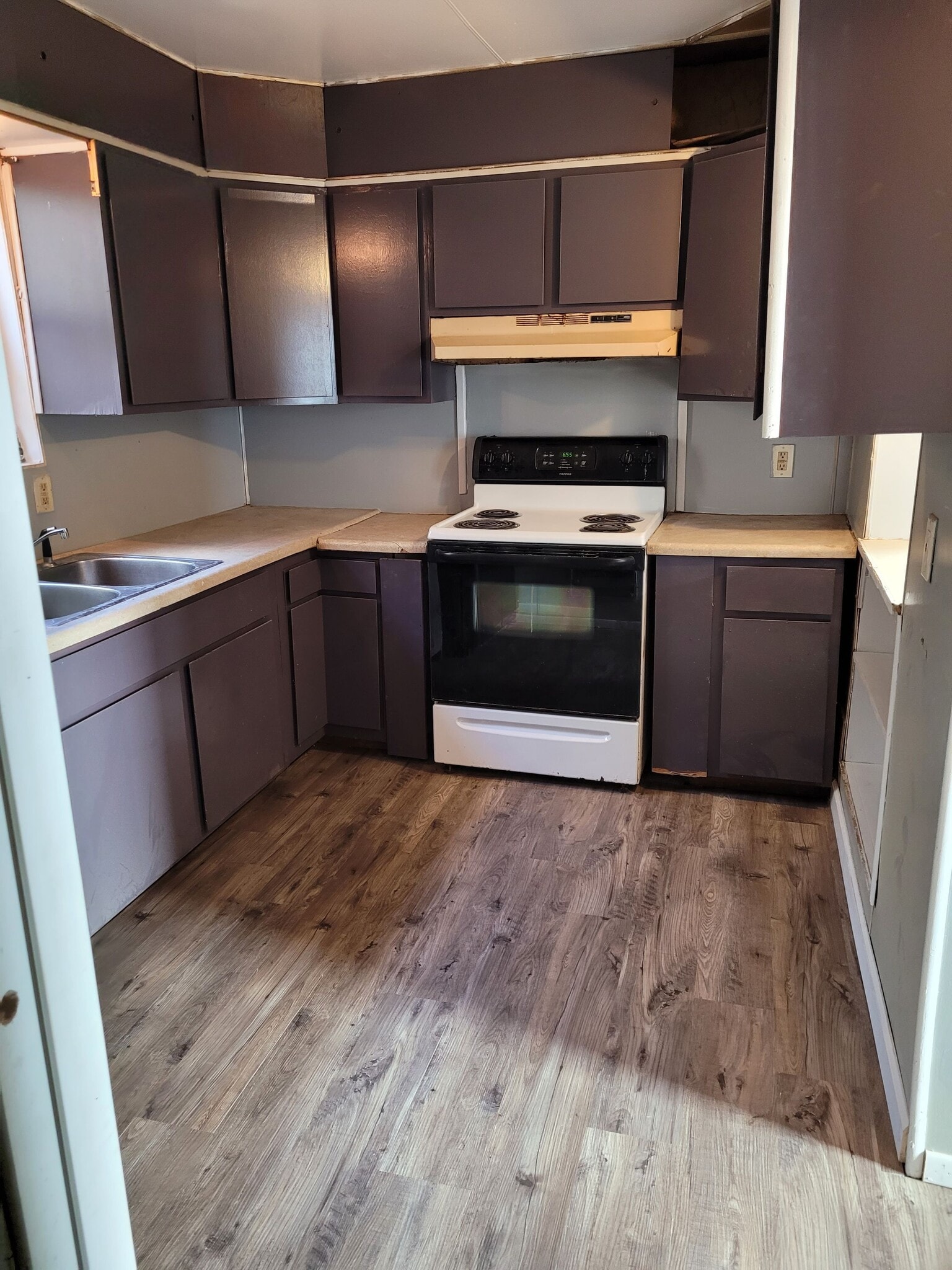 Kitchen - 509 W Centre St