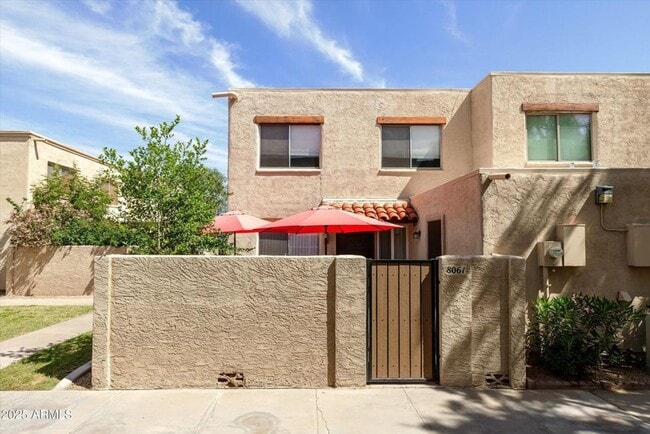 Building Photo - GORGEOUS Updated 2 bedroom Condo in Old To...