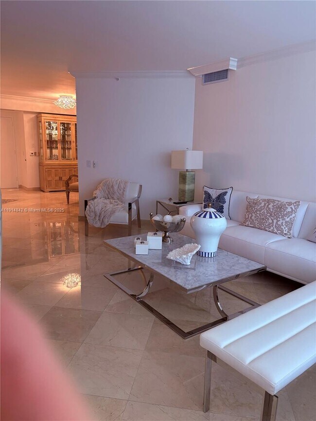 Building Photo - 4779 Collins Ave