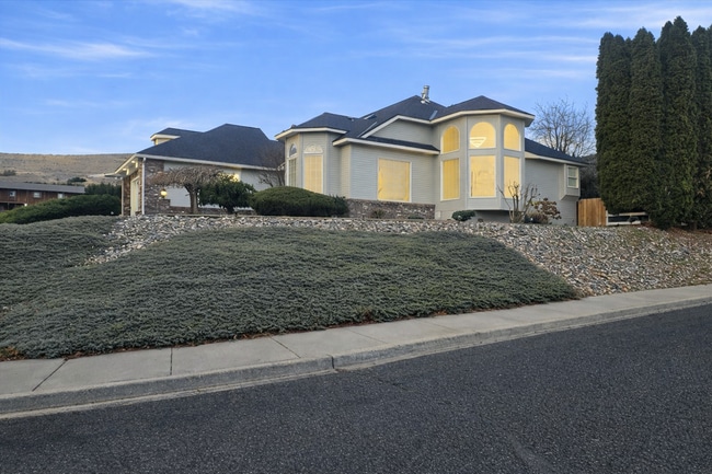 Building Photo - Executive 3 Bed Home with 3 Car Garage & Private Fenced Yard